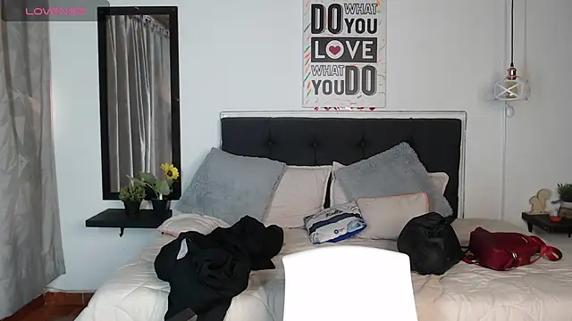 vaness weet online show from March 10, 8:01 pm