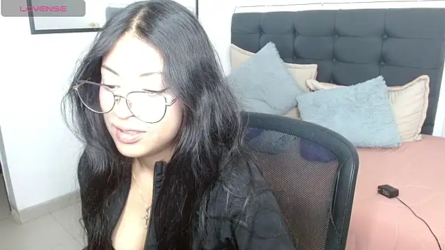Snapshot of vaness_weet chatting on June 15, 7:46 pm vaness weet online show from June 15, 7:46 pm