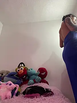 Snapshot of vaness_weet chatting on December 14, 12:22 pm vaness weet online show from December 14, 12:22 pm