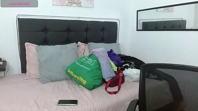 vaness weet online show from April 3, 8:37 pm