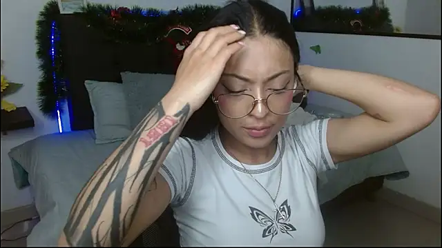 Snapshot of vaness_weet chatting on December 21, 8:42 pm vaness weet online show from December 21, 8:42 pm