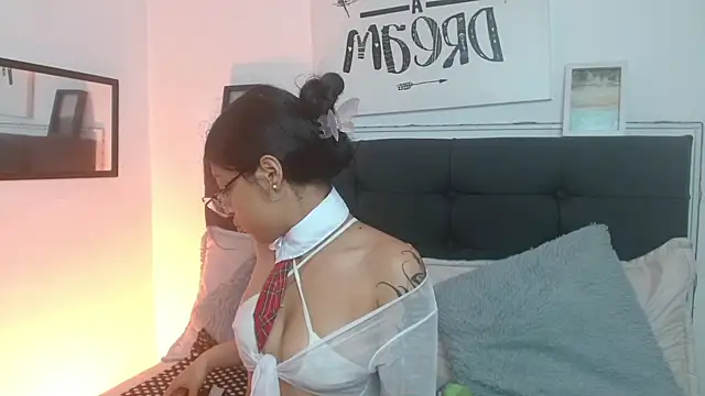 vaness weet online show from October 18, 8:22 pm