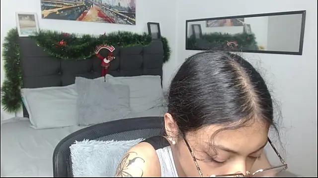 Snapshot of vaness_weet chatting on January 6, 3:05 pm vaness weet online show from January 6, 3:05 pm