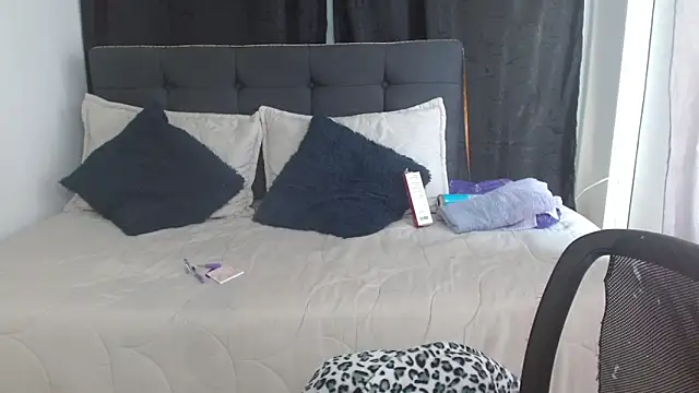 Snapshot of vaness_weet chatting on November 22, 8:40 pm vaness weet online show from November 22, 8:40 pm