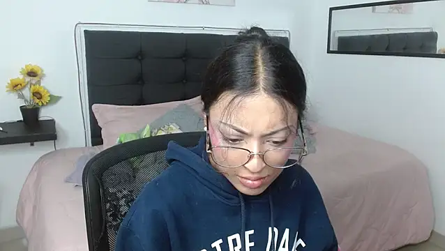 Snapshot of vaness_weet chatting on February 22, 7:48 pm vaness weet online show from February 22, 7:48 pm