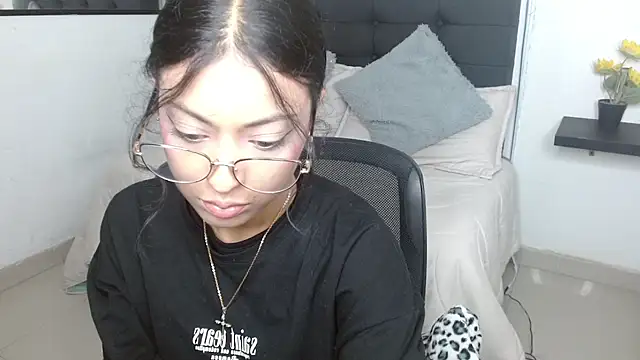 Snapshot of vaness_weet chatting on November 15, 7:40 pm vaness weet online show from November 15, 7:40 pm