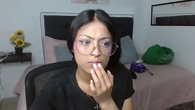 Snapshot of vaness_weet chatting on February 14, 11:38 pm vaness weet online show from February 14, 11:38 pm