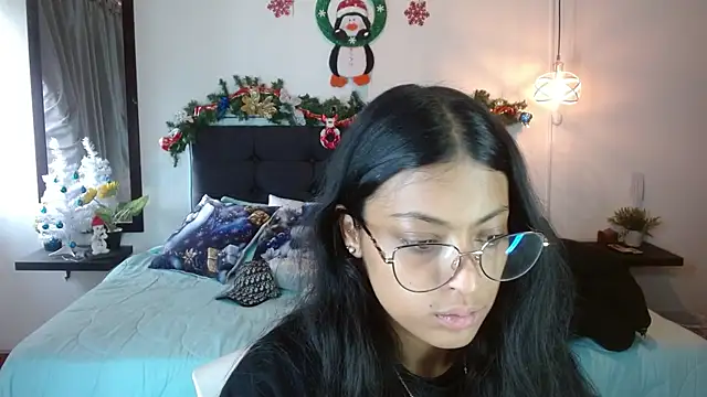 Snapshot of vaness_weet chatting on November 30, 3:35 pm vaness weet online show from November 30, 3:35 pm