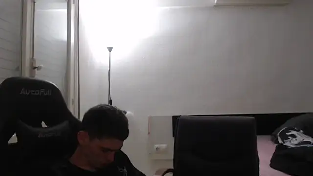 Snapshot of OnlySolovicio chatting on October 29, 7:57 pm OnlySolovicio online show from October 29, 7:57 pm