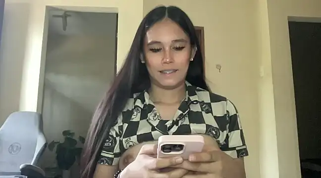 Snapshot of MeganTheRarest chatting on February 26, 5:35 am MeganTheRarest online show from February 26, 5:35 am