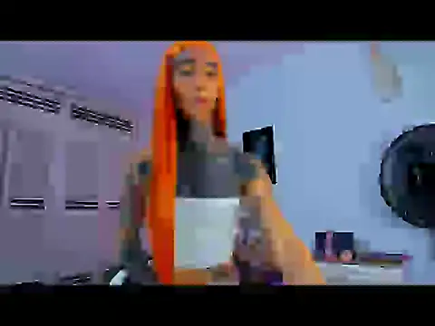 Snapshot of drippyorlovee chatting on February 7, 3:42 pm drippyorlovee online show from February 7, 3:42 pm