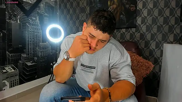 Snapshot of Leonsmoron chatting on November 30, 6:19 pm Leonsmoron online show from November 30, 6:19 pm