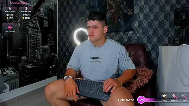 Snapshot of Leonsmoron chatting on November 30, 12:33 am Leonsmoron online show from November 30, 12:33 am