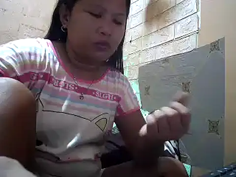 Snapshot of sweethotmom chatting on December 18, 11:40 pm sweethotmom online show from December 18, 11:40 pm