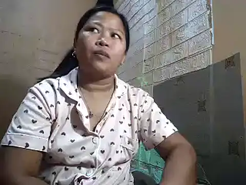 Snapshot of sweethotmom chatting on January 20, 12:04 am sweethotmom online show from January 20, 12:04 am