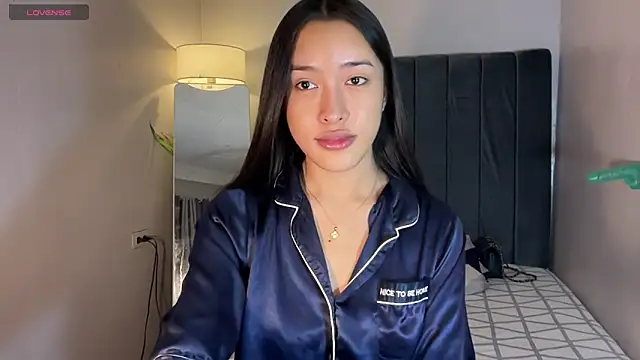 Snapshot of wiggle_nibble chatting on December 16, 6:45 pm wiggle nibble online show from December 16, 6:45 pm