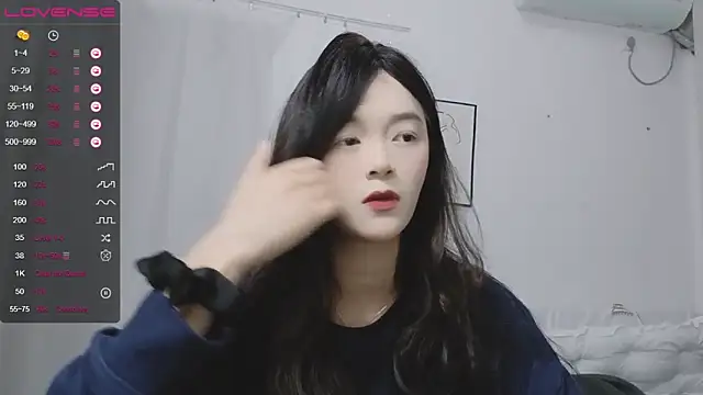 Snapshot of QiuPeiPeimmm chatting on February 18, 2:06 pm QiuPeiPeimmm online show from February 18, 2:06 pm