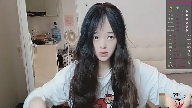 Snapshot of QiuPeiPeimmm chatting on December 15, 8:42 am QiuPeiPeimmm online show from December 15, 8:42 am