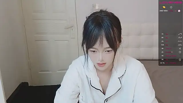 Snapshot of QiuPeiPeimmm chatting on November 14, 11:52 pm QiuPeiPeimmm online show from November 14, 11:52 pm