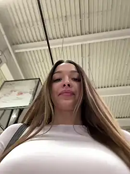 Snapshot of barbiehumpxxx chatting on October 25, 10:32 pm barbiehumpxxx online show from October 25, 10:32 pm