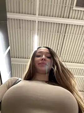 Snapshot of barbiehumpxxx chatting on November 23, 7:57 pm barbiehumpxxx online show from November 23, 7:57 pm