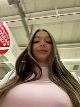 Snapshot of barbiehumpxxx chatting on November 27, 10:32 pm barbiehumpxxx online show from November 27, 10:32 pm