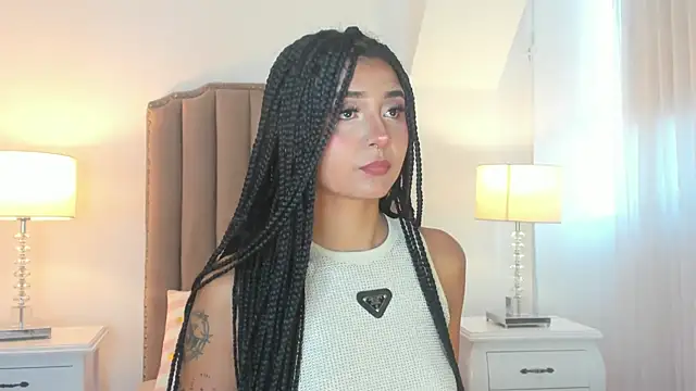 Emma Torres   online show from March 31, 12:07 pm