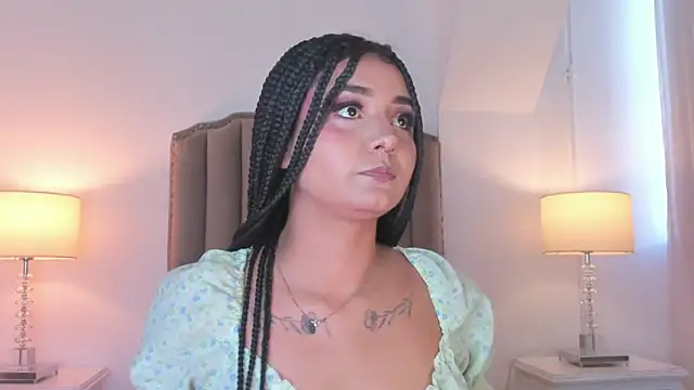 Snapshot of Emma_Torres__ chatting on June 27, 12:22 pm Emma Torres online show from June 27, 12:22 pm