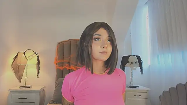 Emma Torres   online show from November 1, 12:21 pm