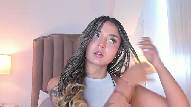 Emma Torres   online show from February 8, 1:09 pm