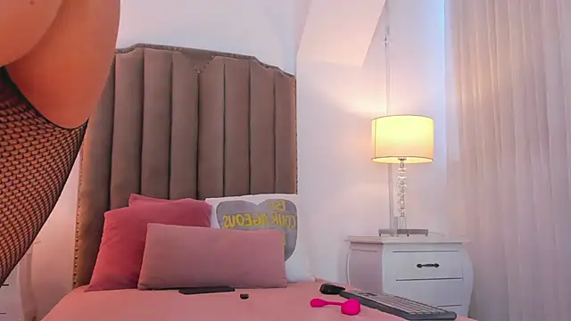 Emma Torres   online show from January 9, 11:50 am