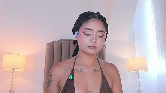 Snapshot of Emma_Torres__ chatting on June 3, 2:33 pm Emma Torres online show from June 3, 2:33 pm