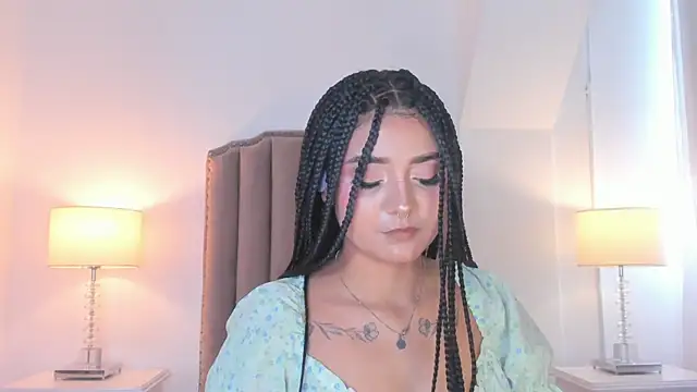 Snapshot of Emma_Torres__ chatting on June 10, 12:39 pm Emma Torres online show from June 10, 12:39 pm