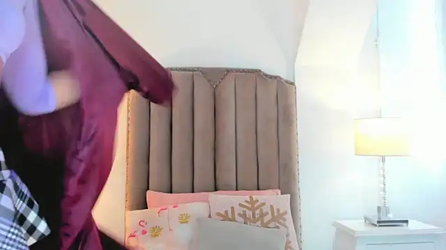 Emma Torres   online show from May 18, 12:54 pm