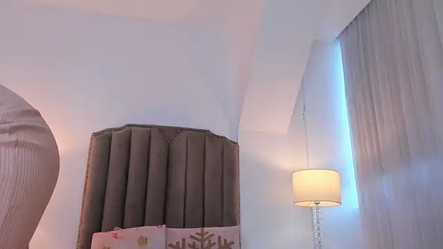 Emma Torres   online show from May 24, 11:32 am