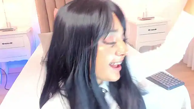 Emma Torres   online show from February 23, 3:08 pm