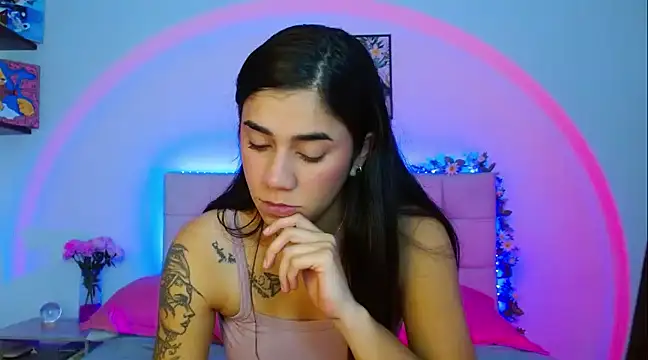 Snapshot of Layla_Rachel chatting on March 5, 1:42 am Layla Rachel online show from March 5, 1:42 am