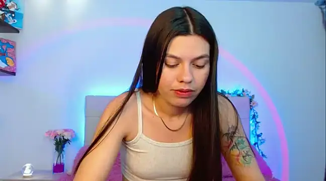 Snapshot of Layla_Rachel chatting on January 25, 1:32 am Layla Rachel online show from January 25, 1:32 am