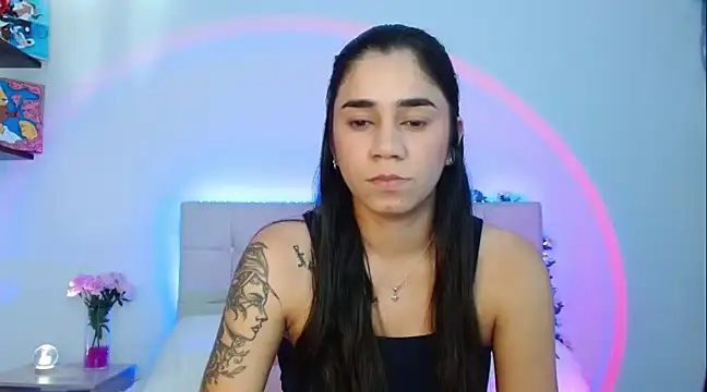 Snapshot of Layla_Rachel chatting on March 1, 1:00 am Layla Rachel online show from March 1, 1:00 am