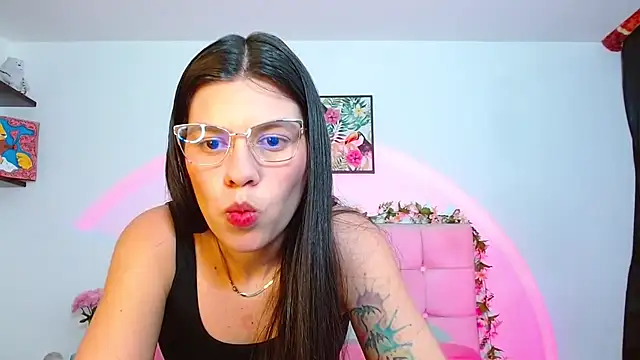 Snapshot of Layla_Rachel chatting on September 11, 1:27 am Layla Rachel online show from September 11, 1:27 am