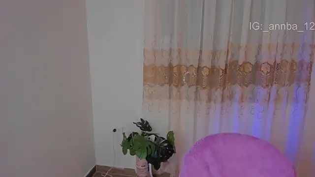 Snapshot of annie_barozzi chatting on June 18, 2:44 pm annie barozzi online show from June 18, 2:44 pm