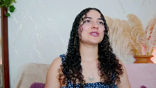 Snapshot of merida_bell18 chatting on July 20, 10:45 pm merida bell18 online show from July 20, 10:45 pm