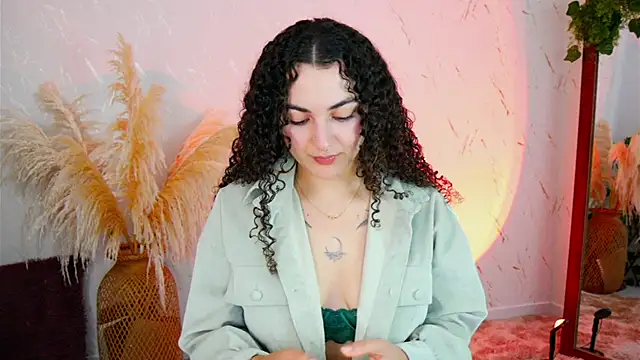 Snapshot of merida_bell18 chatting on November 6, 9:57 am merida bell18 online show from November 6, 9:57 am