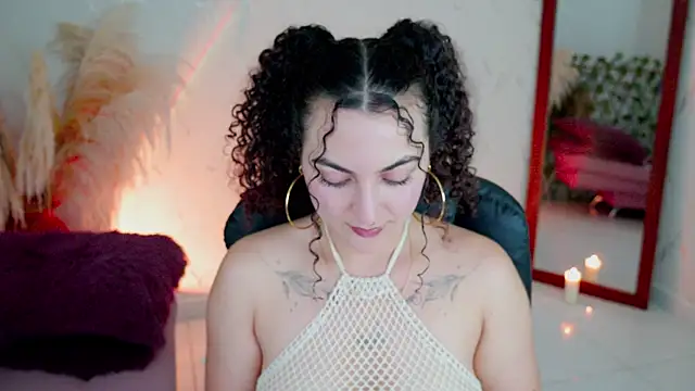 Snapshot of merida_bell18 chatting on April 29, 8:15 pm merida bell18 online show from April 29, 8:15 pm