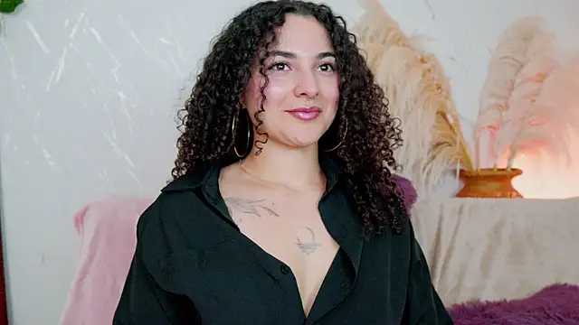 Snapshot of merida_bell18 chatting on July 3, 12:28 am merida bell18 online show from July 3, 12:28 am
