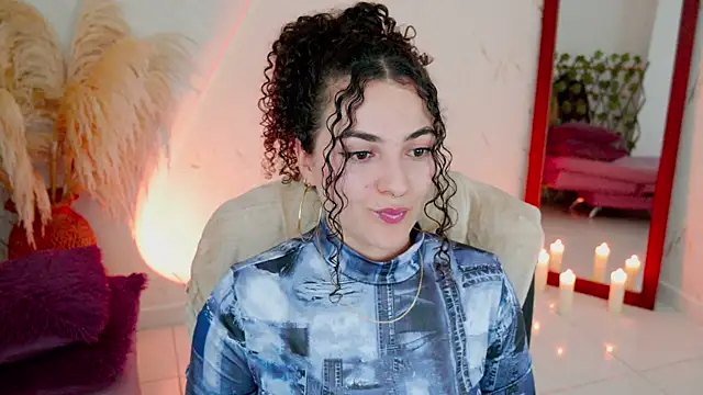 Snapshot of merida_bell18 chatting on April 23, 11:17 pm merida bell18 online show from April 23, 11:17 pm