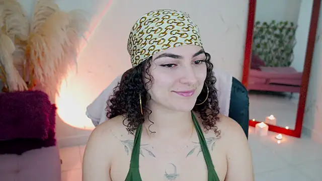Snapshot of merida_bell18 chatting on April 21, 10:38 pm merida bell18 online show from April 21, 10:38 pm