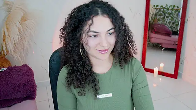 Snapshot of merida_bell18 chatting on April 26, 8:50 pm merida bell18 online show from April 26, 8:50 pm
