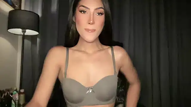 Snapshot of Bella_Gordon chatting on September 13, 1:00 pm Bella Gordon online show from September 13, 1:00 pm
