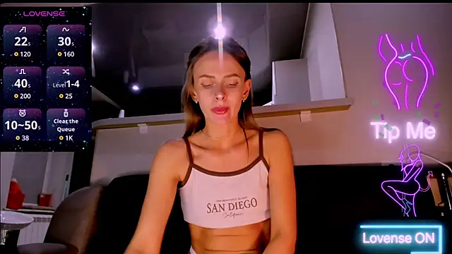 Snapshot of madina_taher chatting on March 9, 10:08 pm madina taher online show from March 9, 10:08 pm